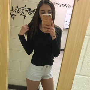 Meet your Posher, Larissa